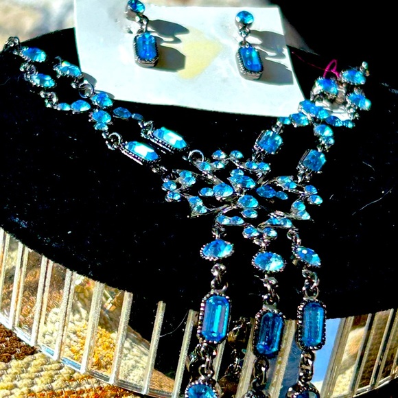 Beautiful Blue 2 PC  Chandelier Necklace and  Earring New Loaded Glitz - Picture 1 of 13